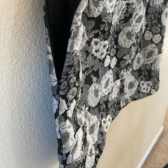 Kourt Tela Matching Skirt and Crop Top Silver Gray Black Floral Design M - Picture 8 of 15